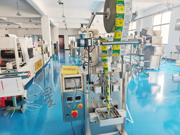 液體立式自動包裝機(jī)實拍圖