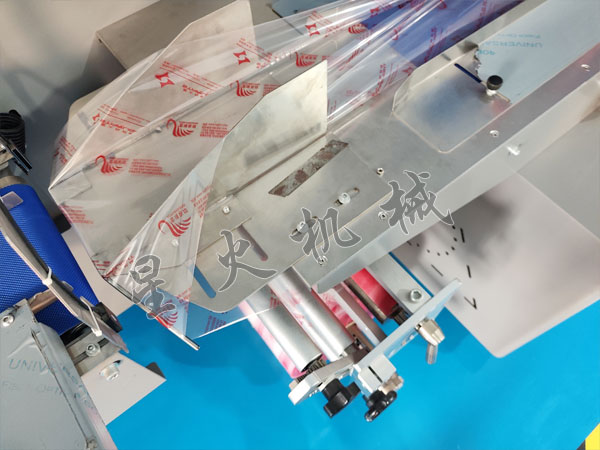 成都枕式自動包裝機(jī)細(xì)節(jié)實(shí)拍圖